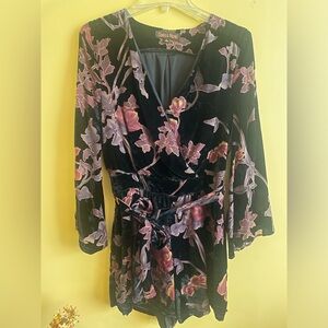 Size Large Velvet Belle Sleeve Romper EUC Size L